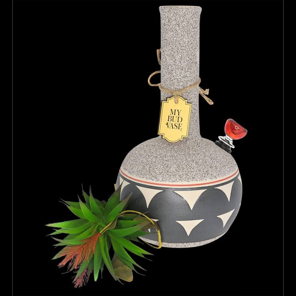 My Bud Vase Coyote Water Pipe - 02